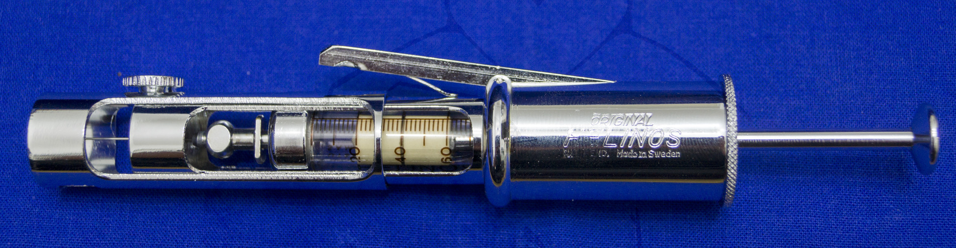 Insulininjektor "Helinos", Mitte der 1950'er Jahre, Gespannter Injektor, eingestellt auf 20 Insulineinheiten